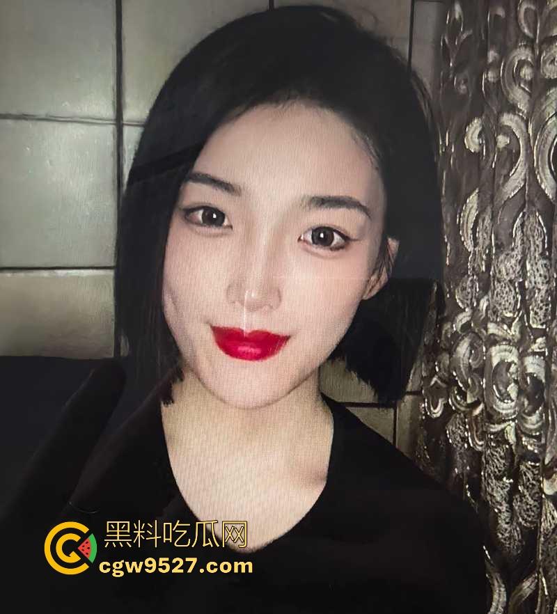 安徽工商学院00后嫩妹【李小晴】性爱私拍曝光,身材娇小却臀部饱满,无套情趣装火辣诱人,蜜汁肥穴淫水狂流!-4