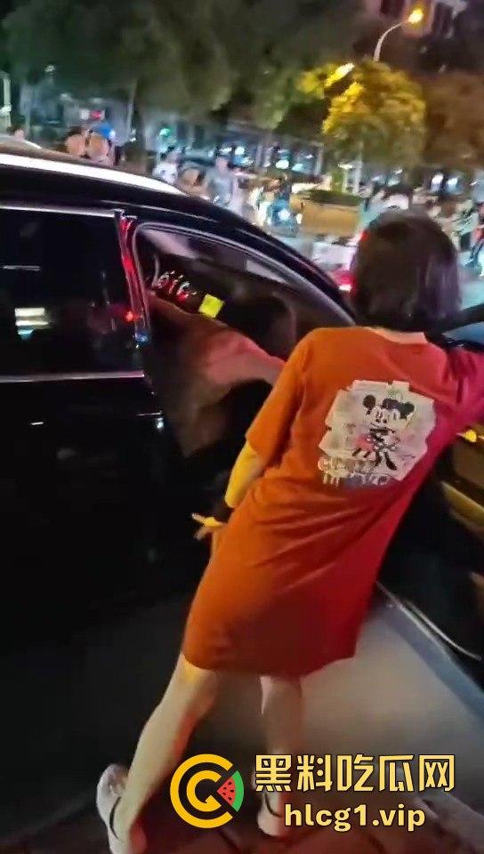 捉奸变反被捉!19岁妹子石家庄大街哭崩,十年小三梦破碎一地!-4