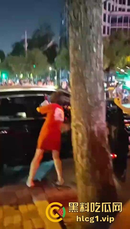 捉奸变反被捉!19岁妹子石家庄大街哭崩,十年小三梦破碎一地!-8