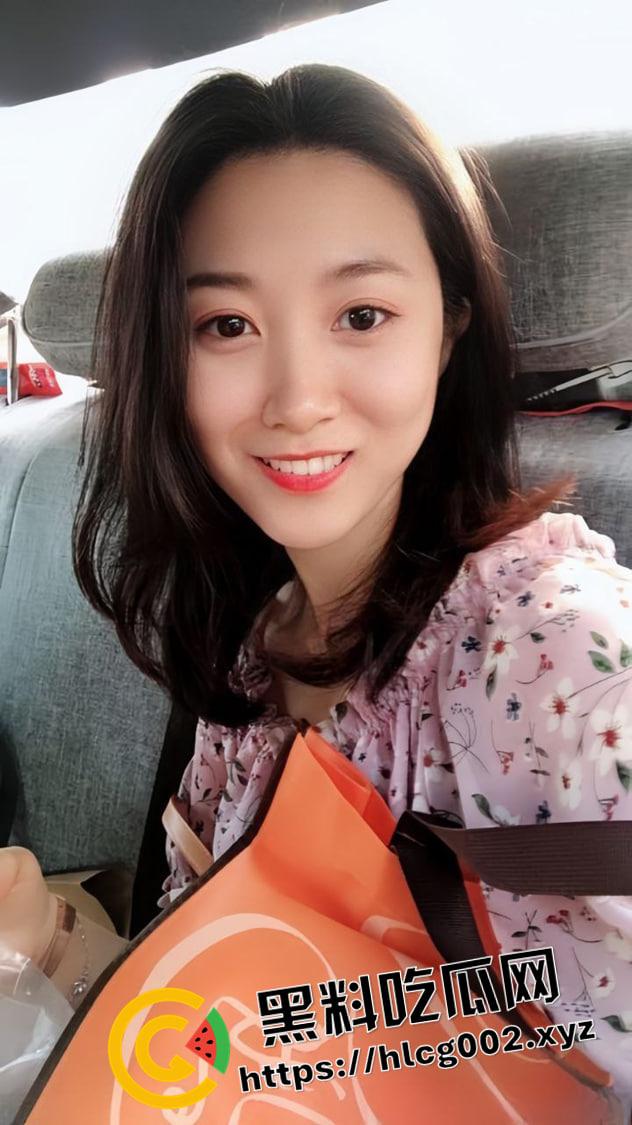 经典永流传！甜美少妇不为人知的一面 旺盛的黑森林下饱满的馒头逼 这才是良家的感觉-16