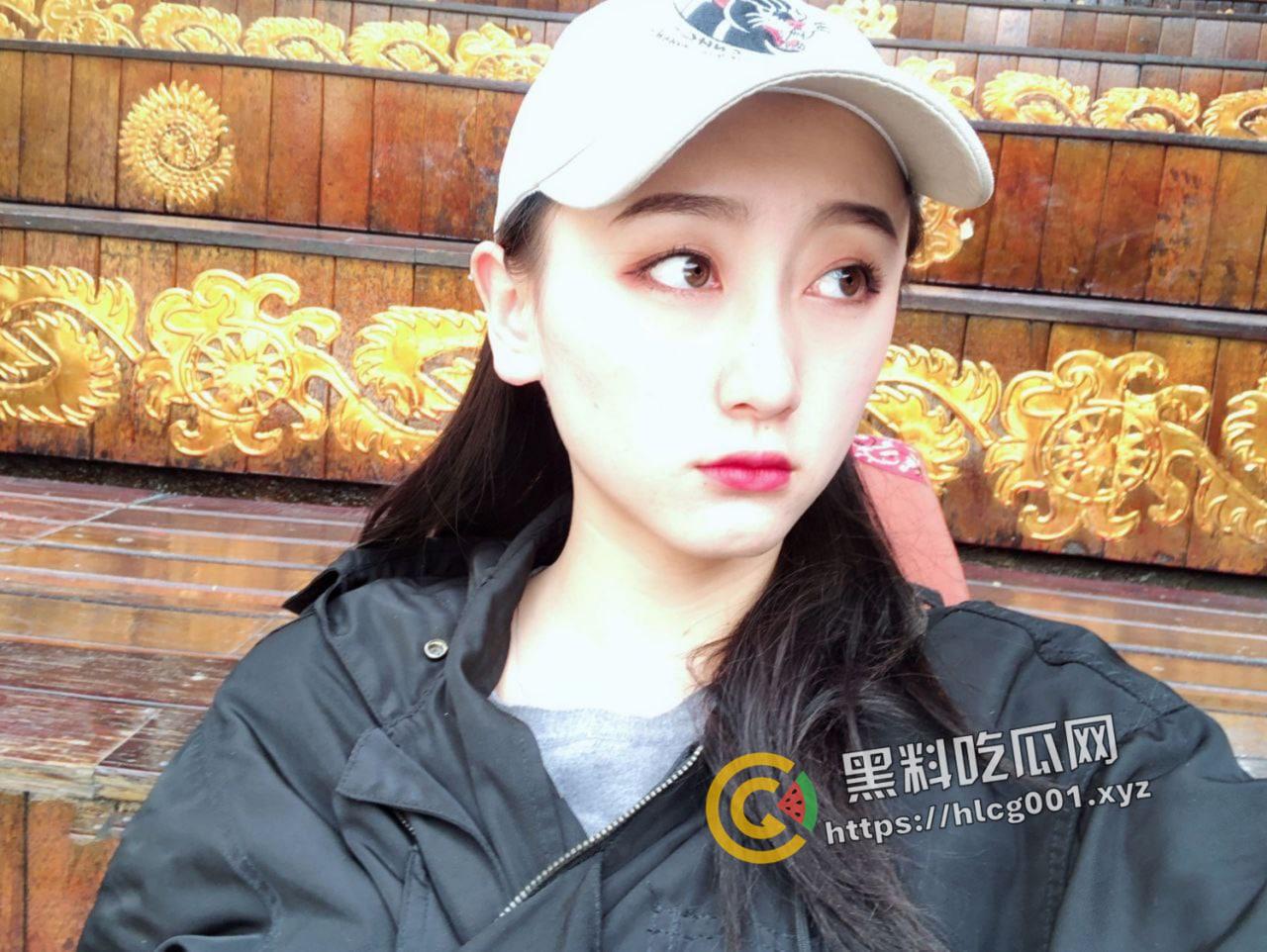 北京空姐【杨萌】借助职业便利全国做鸡 嘴巴含满臭精液 小穴只为钱来开 一号飞行媛 最全私密视频被流出-3