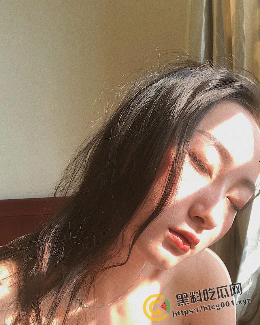 北京空姐【杨萌】借助职业便利全国做鸡 嘴巴含满臭精液 小穴只为钱来开 一号飞行媛 最全私密视频被流出-13