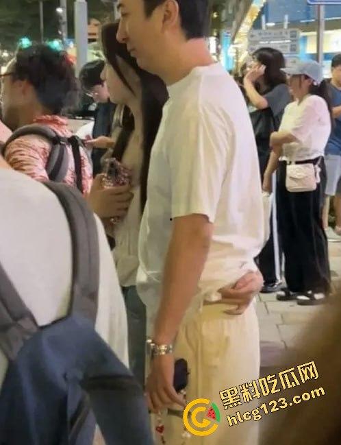 王思聪携女伴现身新加坡豪华酒店,瘦身成功状态佳,赌场玩老虎机乐翻天!-11