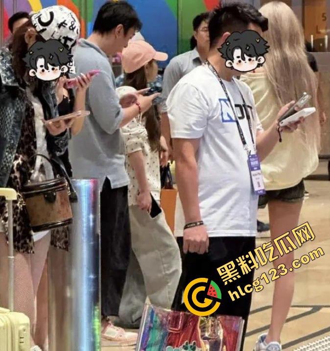 王思聪携女伴现身新加坡豪华酒店,瘦身成功状态佳,赌场玩老虎机乐翻天!-16