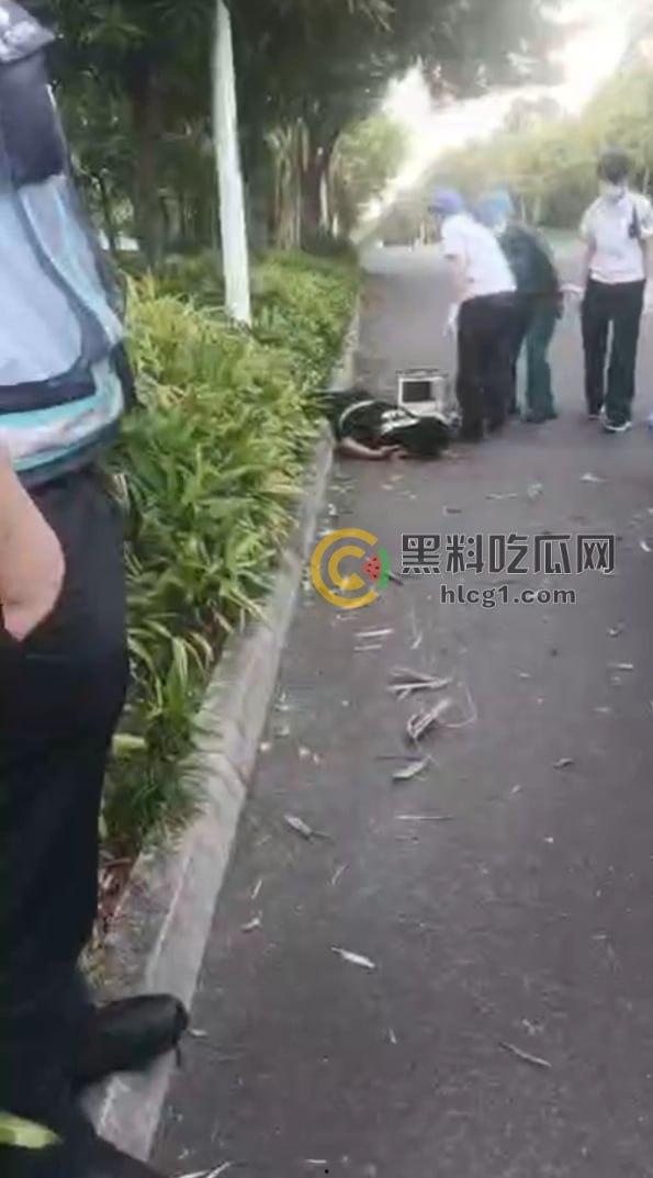 南宁惊曝午间悲剧！中兴桥南男子大中午豪饮致死，惨遭摔倒不起引热议！-6