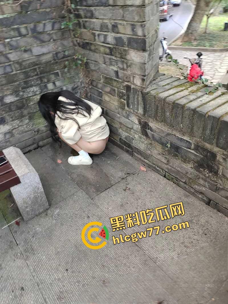 上海艺术设计学院的校花【夏宸玥】实锤拜金狗,富二代酒店蹂躏调教,宿舍自拍插棒成全校精盆公交车!-7