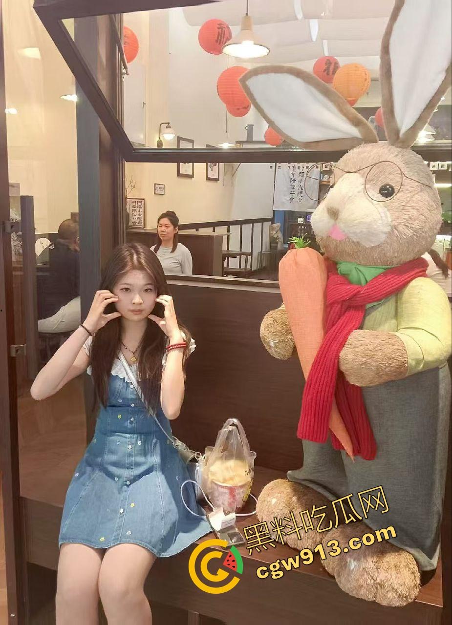 湖南师大校花级大四女生【李梦瑶】吻起来小心翼翼,床上却变身鸡巴爱好者,口活堪称神技!-4