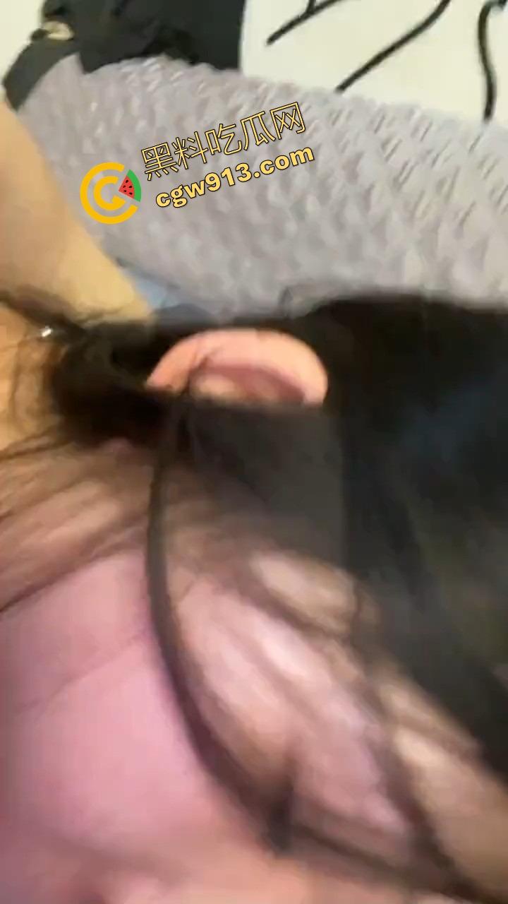 湖南师大校花级大四女生【李梦瑶】吻起来小心翼翼,床上却变身鸡巴爱好者,口活堪称神技!-7