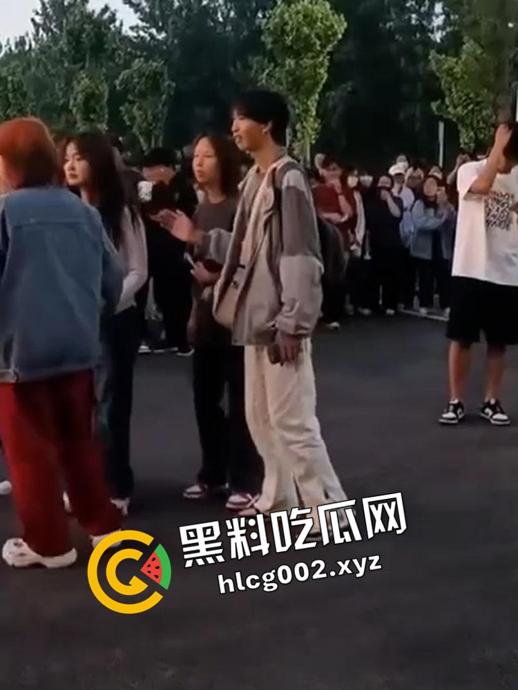 徐州工程学院大瓜!女版罗志祥 早中晚睡换不同的男人睡 男妃现场争辩谁睡得次数多 现场爆笑-9