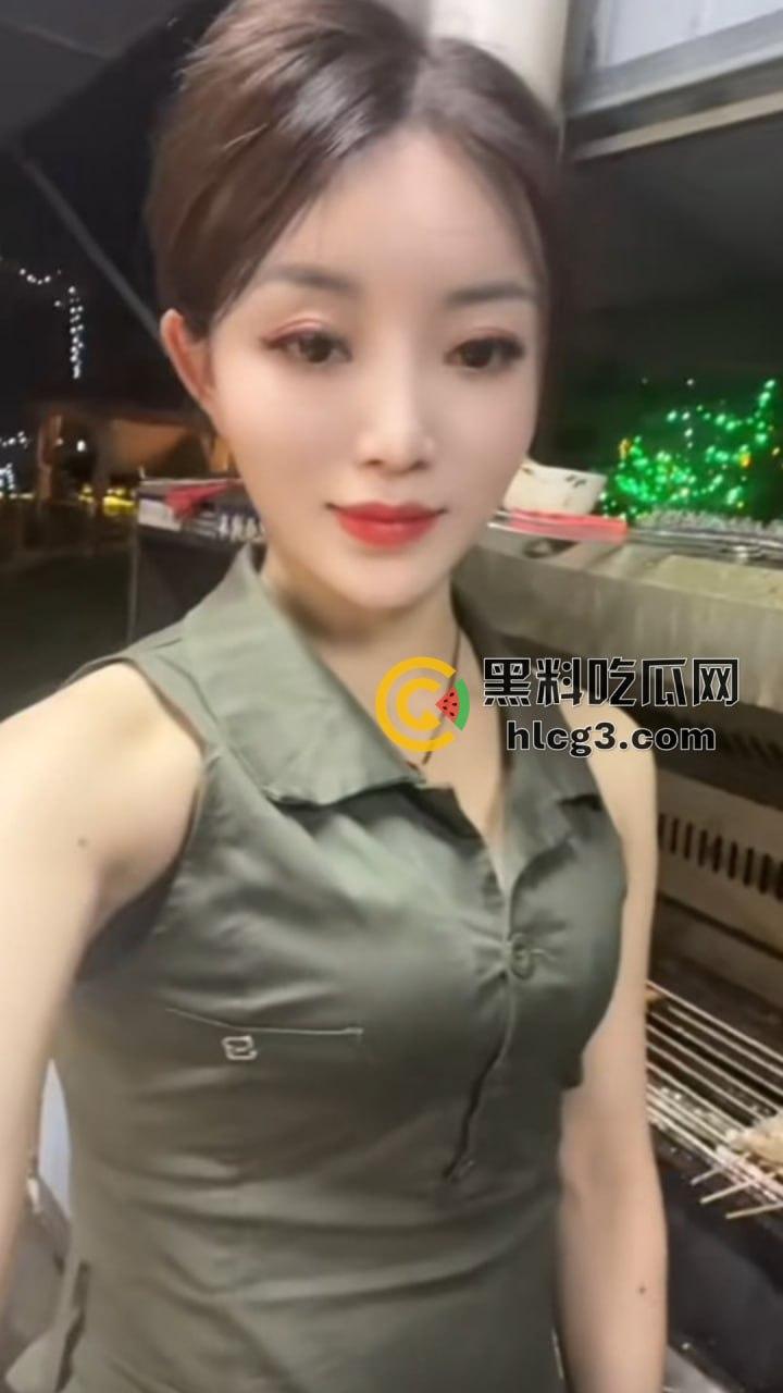 广东澄海1987烧烤店火辣老板娘『张丽华』与老板卷帘门内激情啪啪视频曝光,烧烤店一夜爆红!-11