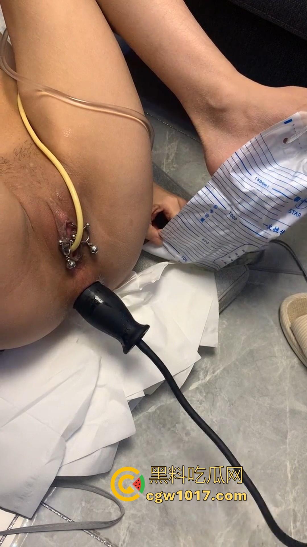 重口慎点!充气式肛塞,导尿管,玩弄穿环女奴!一开始以为平平无奇,拔出来才知道这肛门这么能塞啊!-4