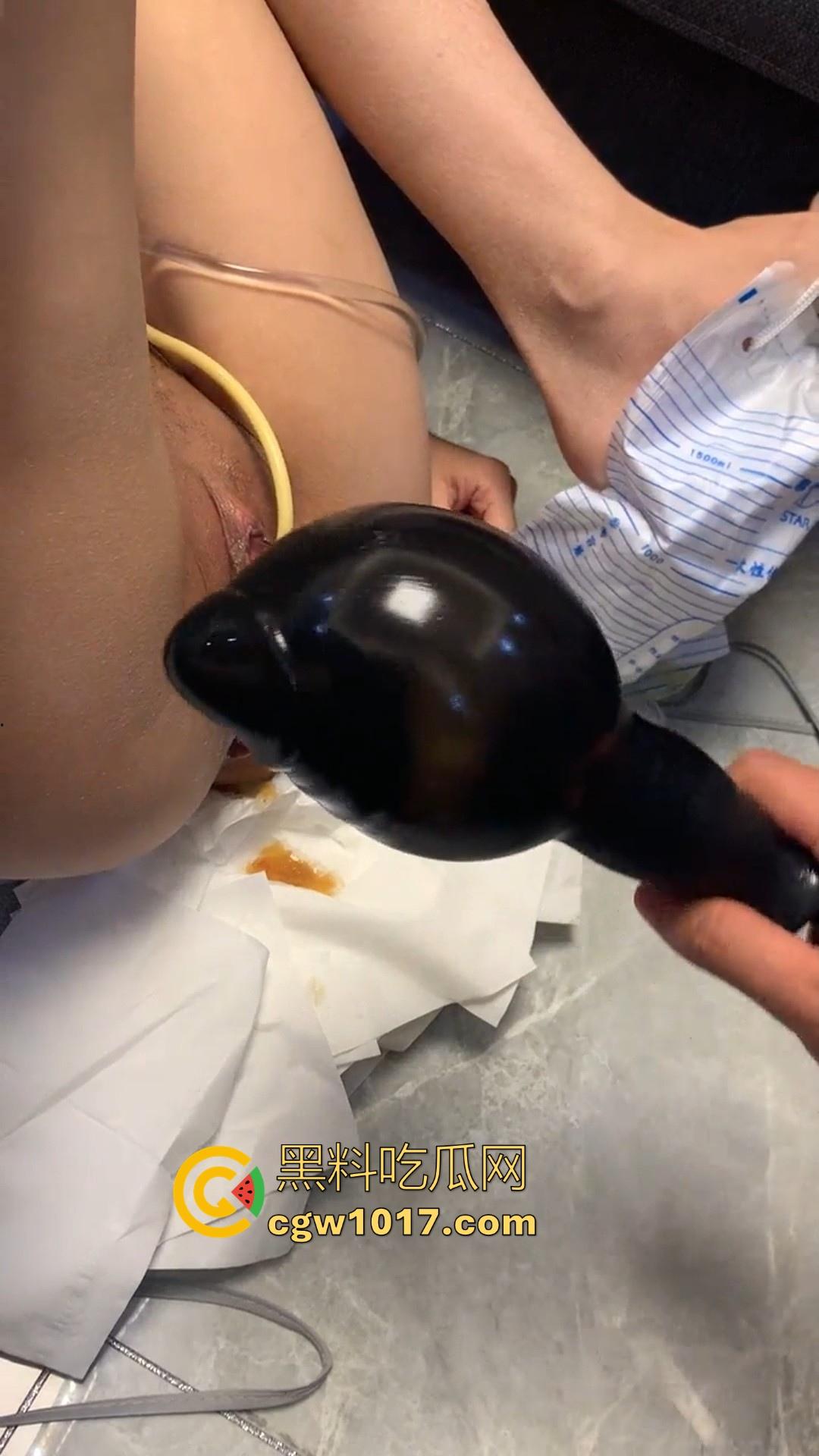 重口慎点!充气式肛塞,导尿管,玩弄穿环女奴!一开始以为平平无奇,拔出来才知道这肛门这么能塞啊!-8