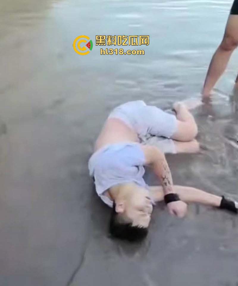 宜宾南门大桥惊魂跳河!黄河波浪敲响生命警钟,黄金30秒生死救援捡回一条狗命!-8