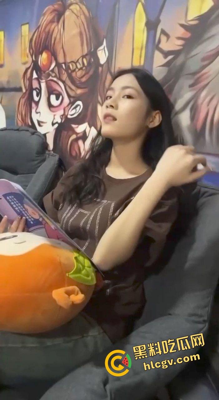 网友独家投稿真实曝光!湖南岳阳00后反差母狗『郑芯甜』与前男友性爱视频遭泄密 骚贱现场即刻呈现!-5