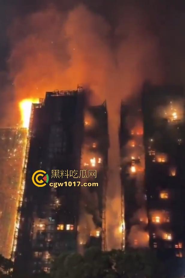 11月26日香港大埔宏福苑五级大火,维修外墙竹架起火不阻燃材料猛烧7栋31层大楼,要不是材料劣质能起火吗?-4