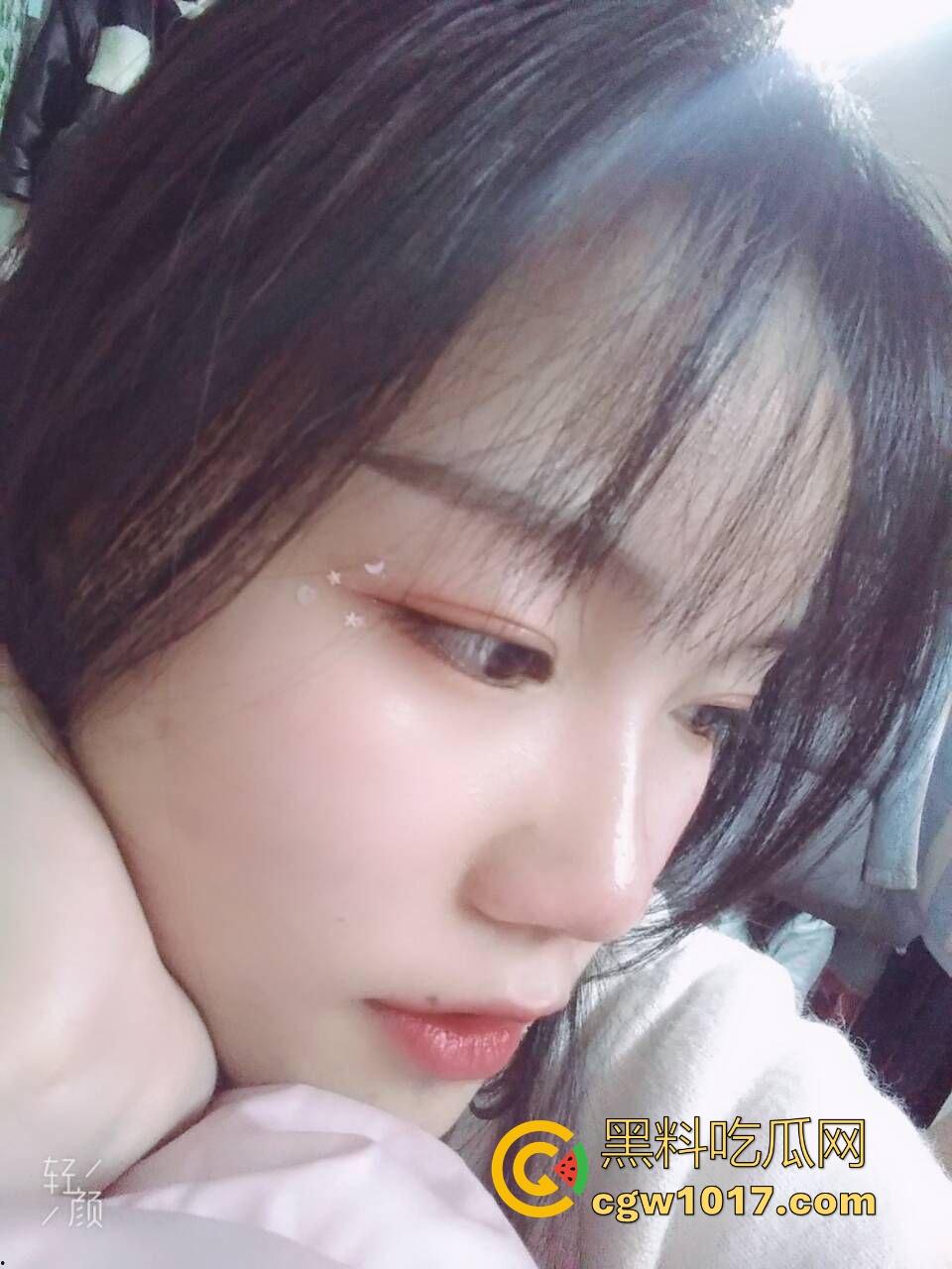 瓜友投稿!四川文化传媒职业技术学院【黄翠莹】真实女友自拍投稿,给所有人看看这骚货在网上有多骚多反差!-7