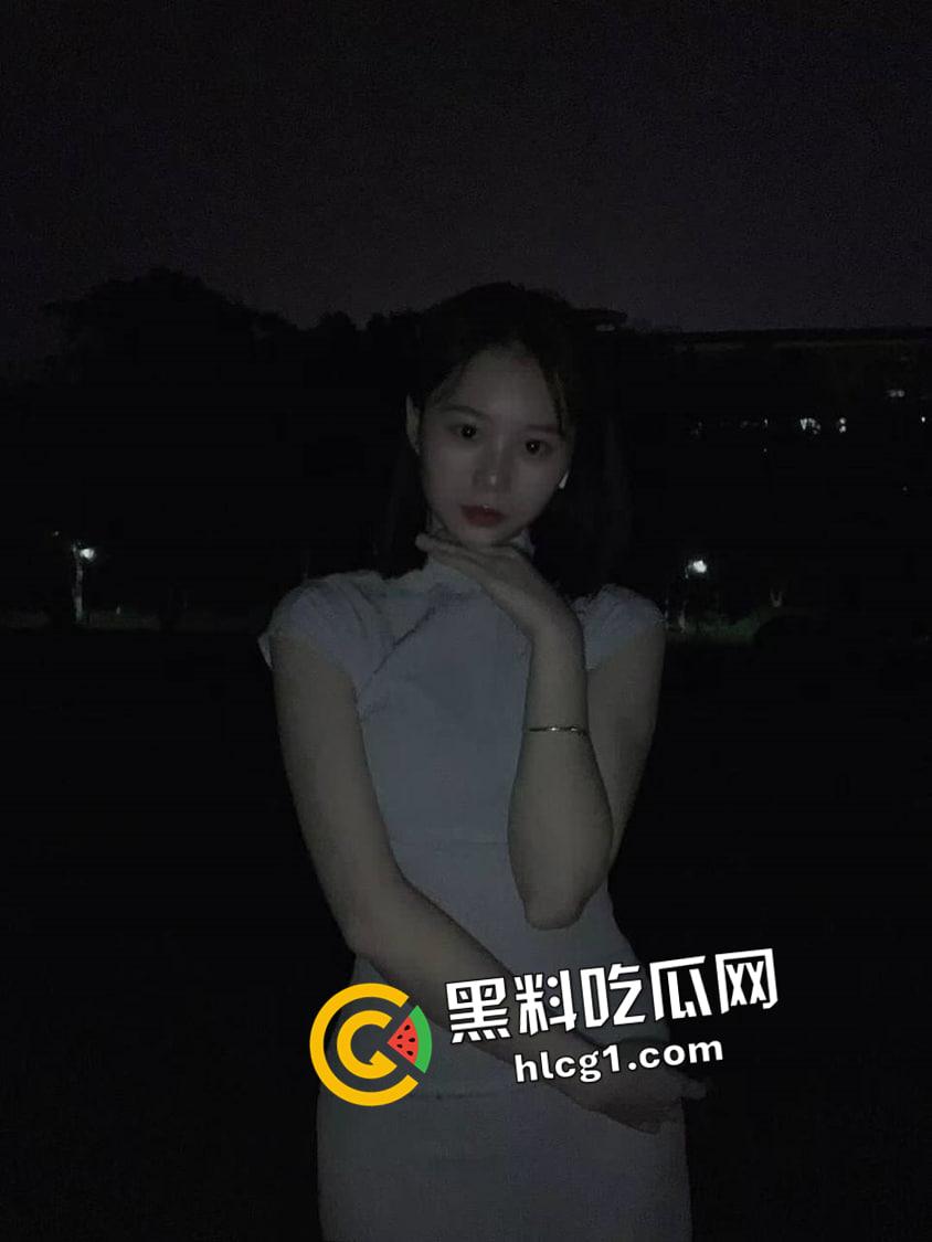 独家爆料!成都理工大学学妹拍私房 摄影师色心渐起叫学妹足交 学妹一脸不情愿 奈何给的太多了-3