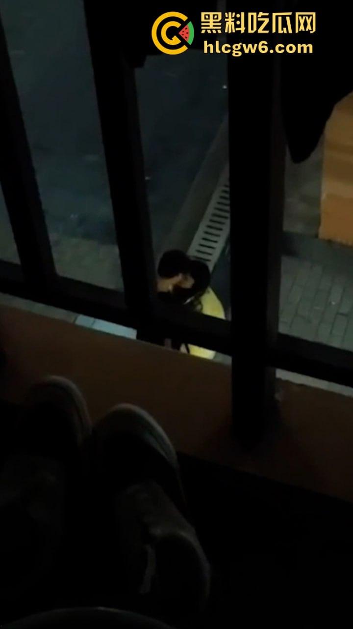 广西建设职业技术学院情侣无人角落野战泄欲被拍 掐脖耳光强制口爆 这妹子是个M吧?-7