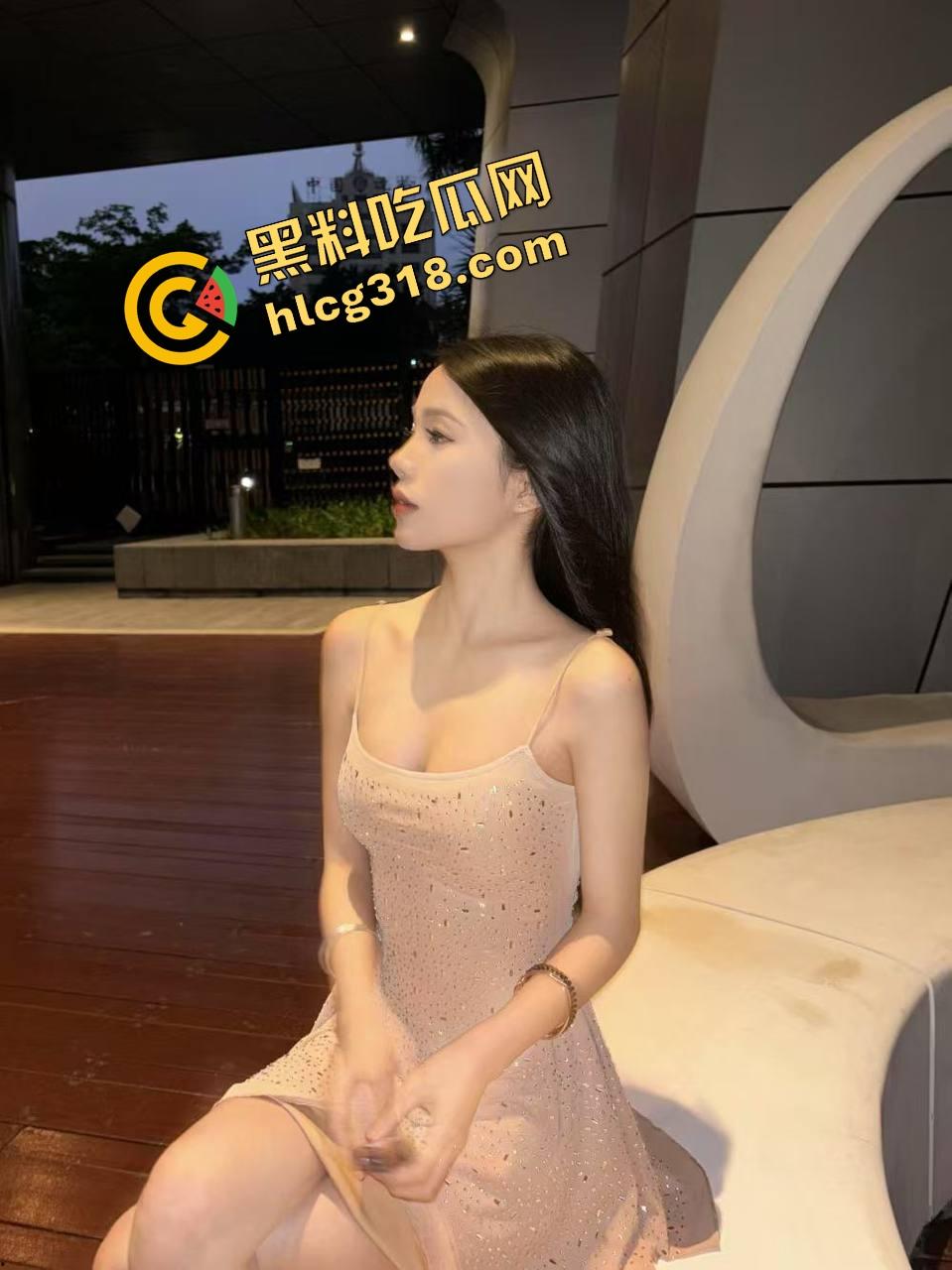 鸡巴三明治是什么新玩法?跟兄弟一起把母狗调教玩明白了,吐司夹屌还舔干净,整得比真狗还听话!-7