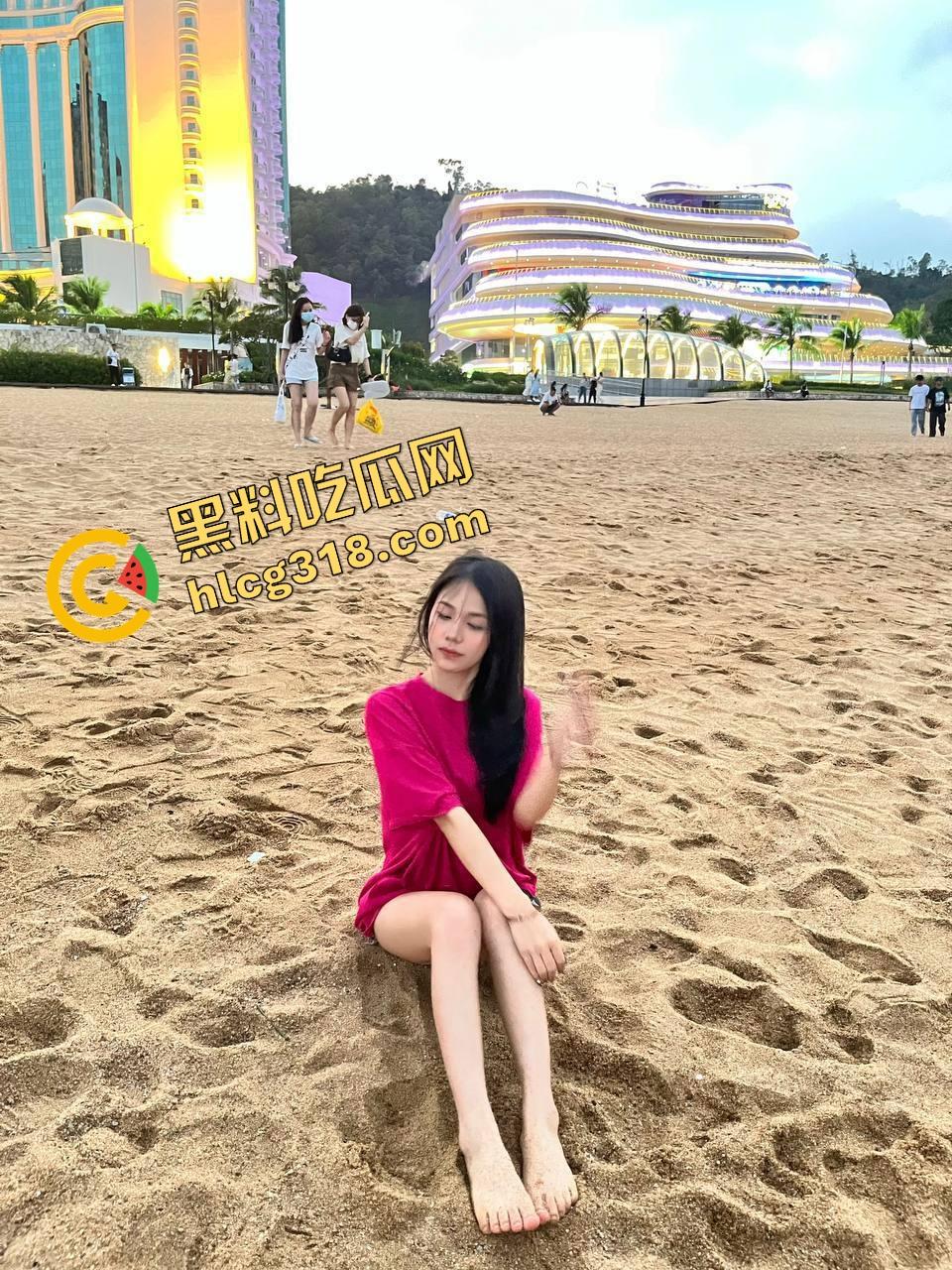 鸡巴三明治是什么新玩法?跟兄弟一起把母狗调教玩明白了,吐司夹屌还舔干净,整得比真狗还听话!-9