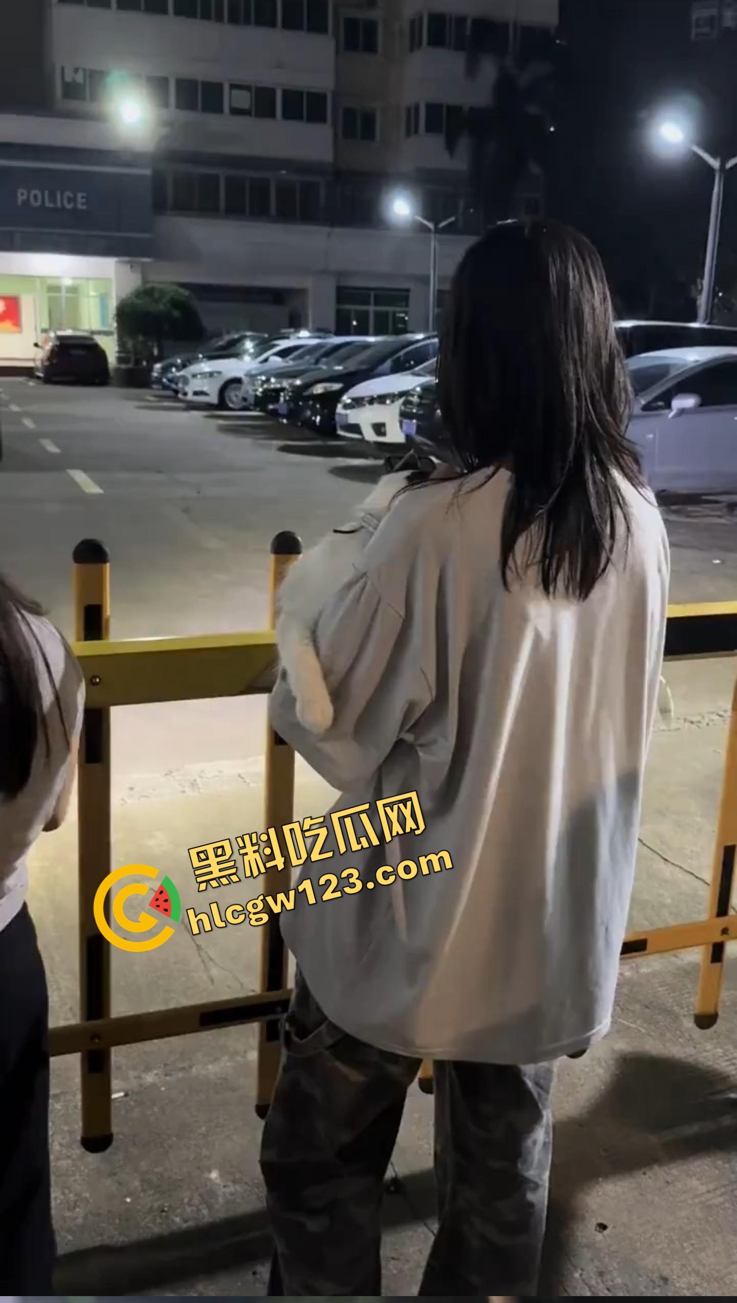 海南海口宝马车拖行小猫致死,群众当街怒吼追车,司机被围送派出所,这是碾压良知!-7