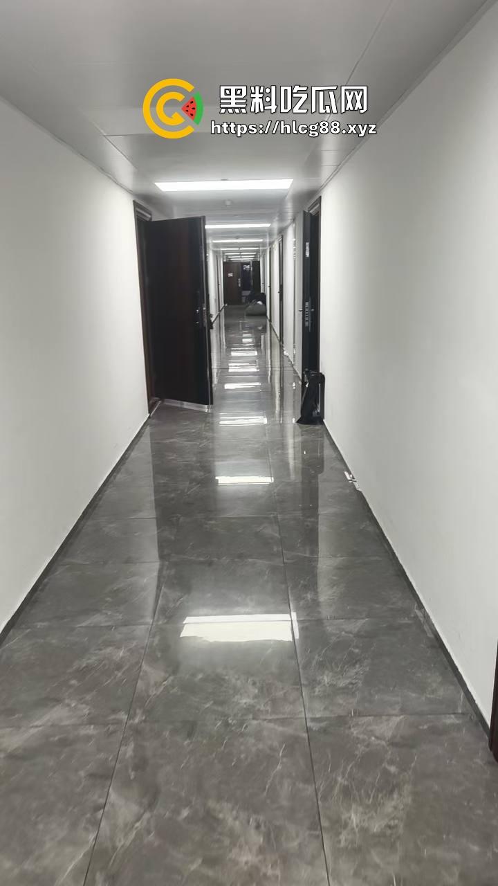 不懂就问 杭州现在发展这么快的吗!杭州东渡酒店打开房门直接做爱,新的男同天堂?-5