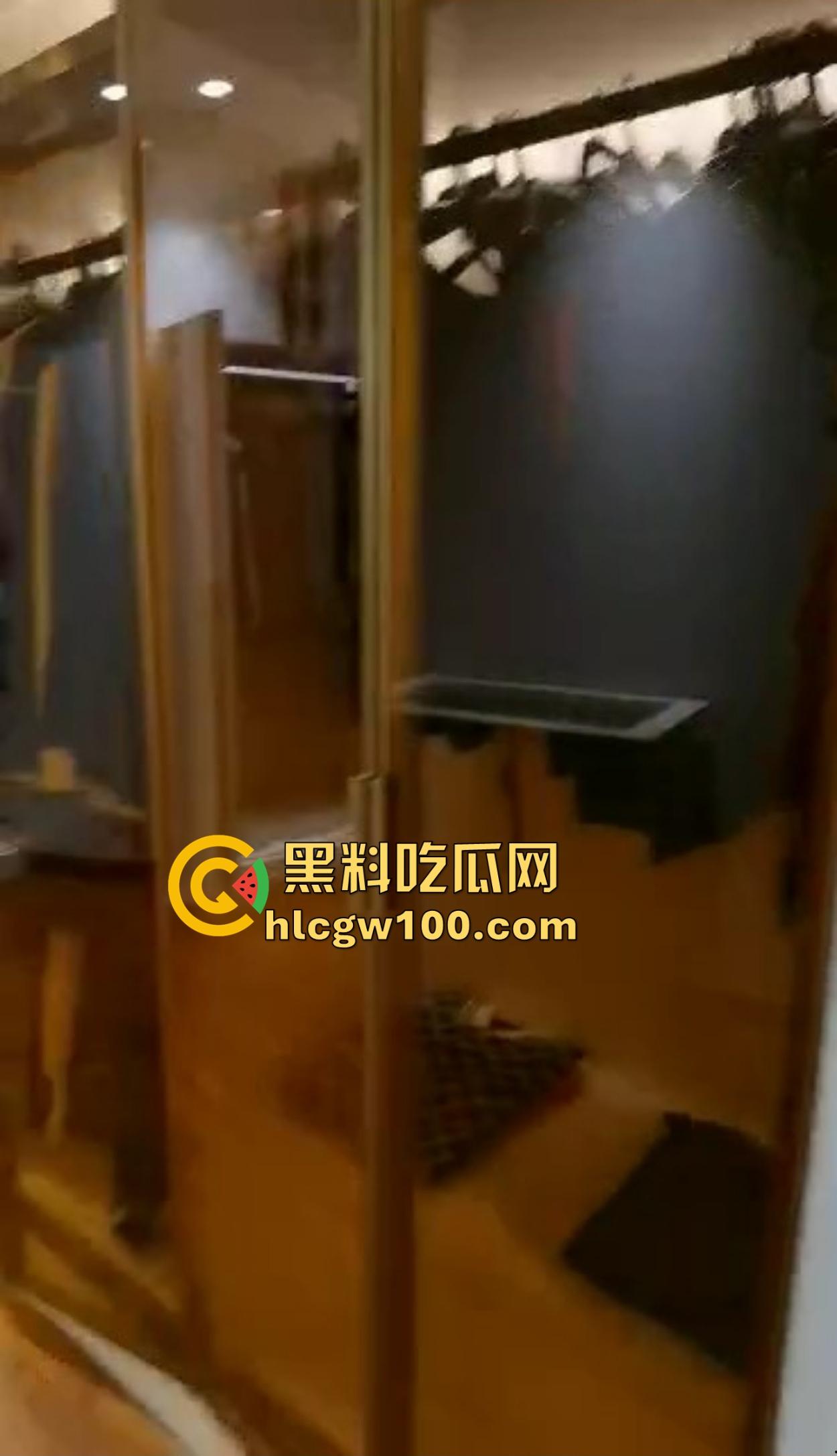 海南政协常委『张泰超』五妻生活奢华曝光，26岁小老婆豪宅震撼人心 一面墙的茅台20万马桶 大老婆还能怎么壕？-20