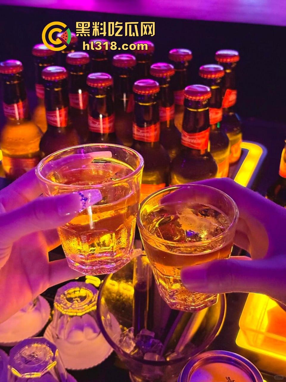 酒吧消费1万元拿下性感大奶营销,纯天然美乳微微上翘,苗条身材迎合暴操,简直是极品中的极品!-2