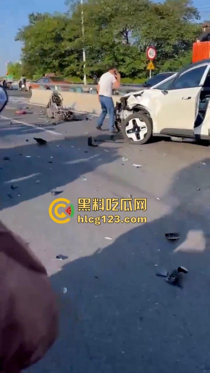 突发事件!6死7伤 湖南株洲芦淞大桥发生一起多车相撞交通事故致!-4