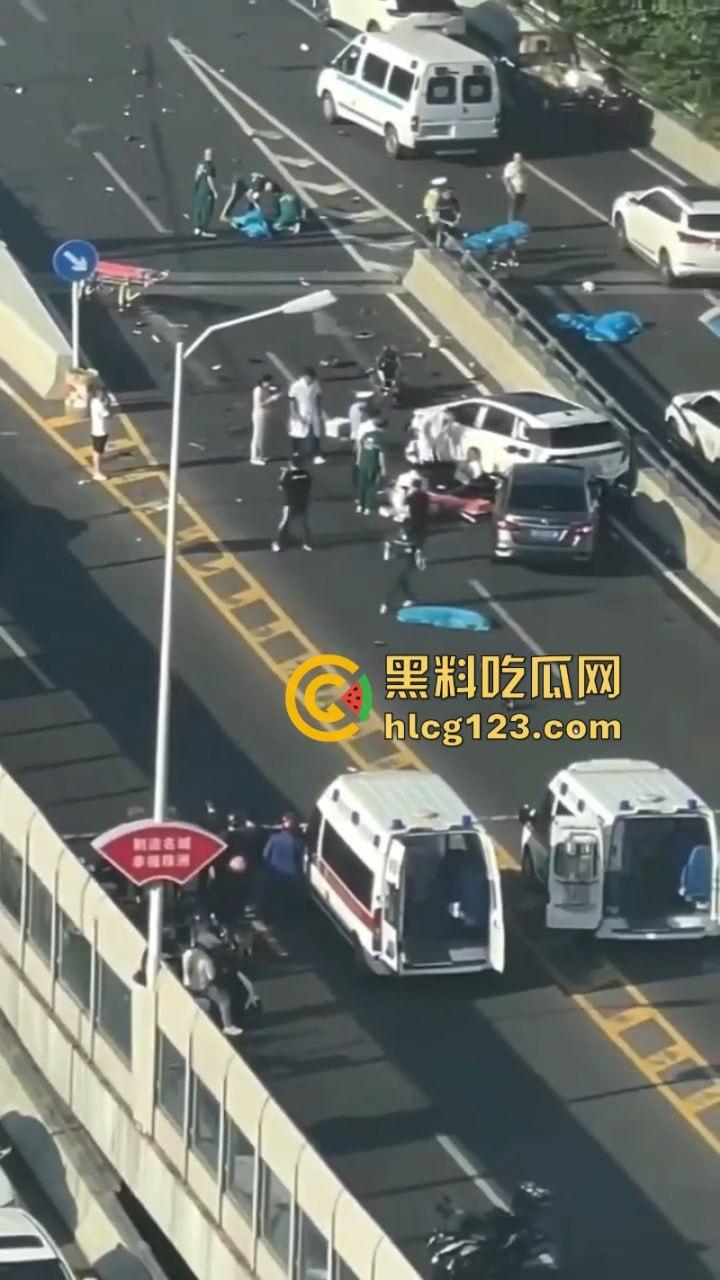 突发事件!6死7伤 湖南株洲芦淞大桥发生一起多车相撞交通事故致!-7