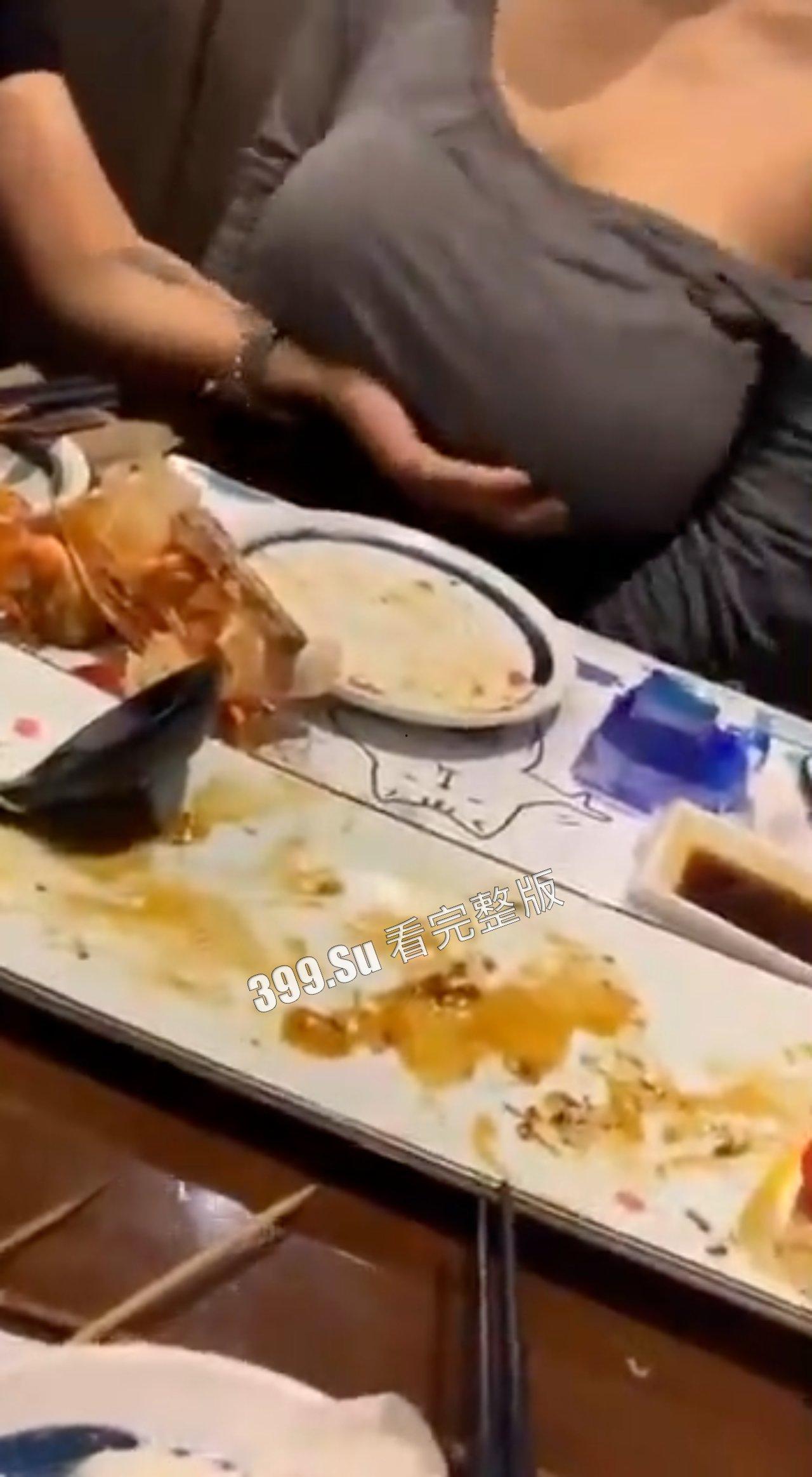 饭局上的骚浪贱  她们是懂怎么活跃气氛的-1