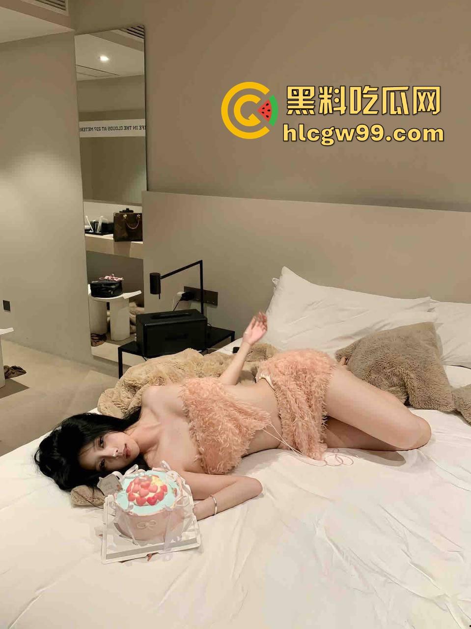 醉酒骚鸡高潮上头,逼水多到成麦芽味喷泉,半醉骚浪一碰就湿润的不行,这种极品不操白不操!-4