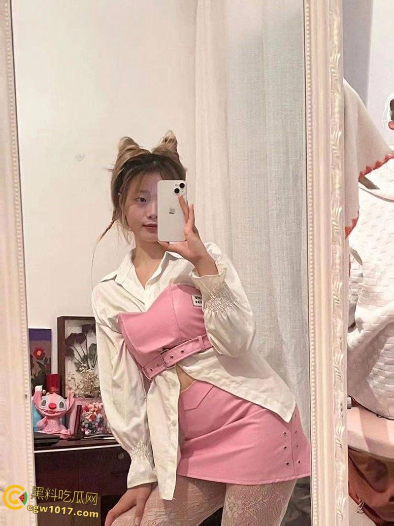 吉林大学清纯学妹【宫丽】，被男友调教沦为母狗，家中抠穴视频自慰 ，酒店多姿势做爱，淫声浪叫充满房间！-3