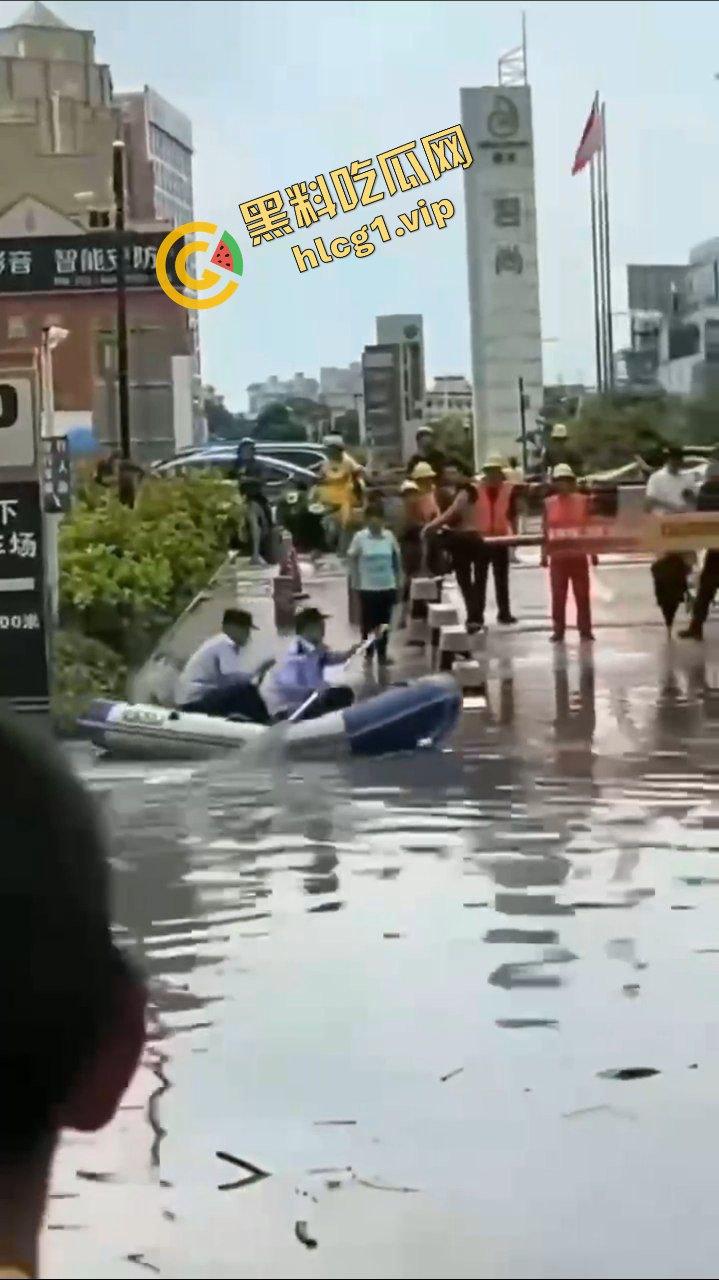 广州 番禺与东莞 超大暴雨 水灾降临!车辆被淹没 致多人触电身亡!-5