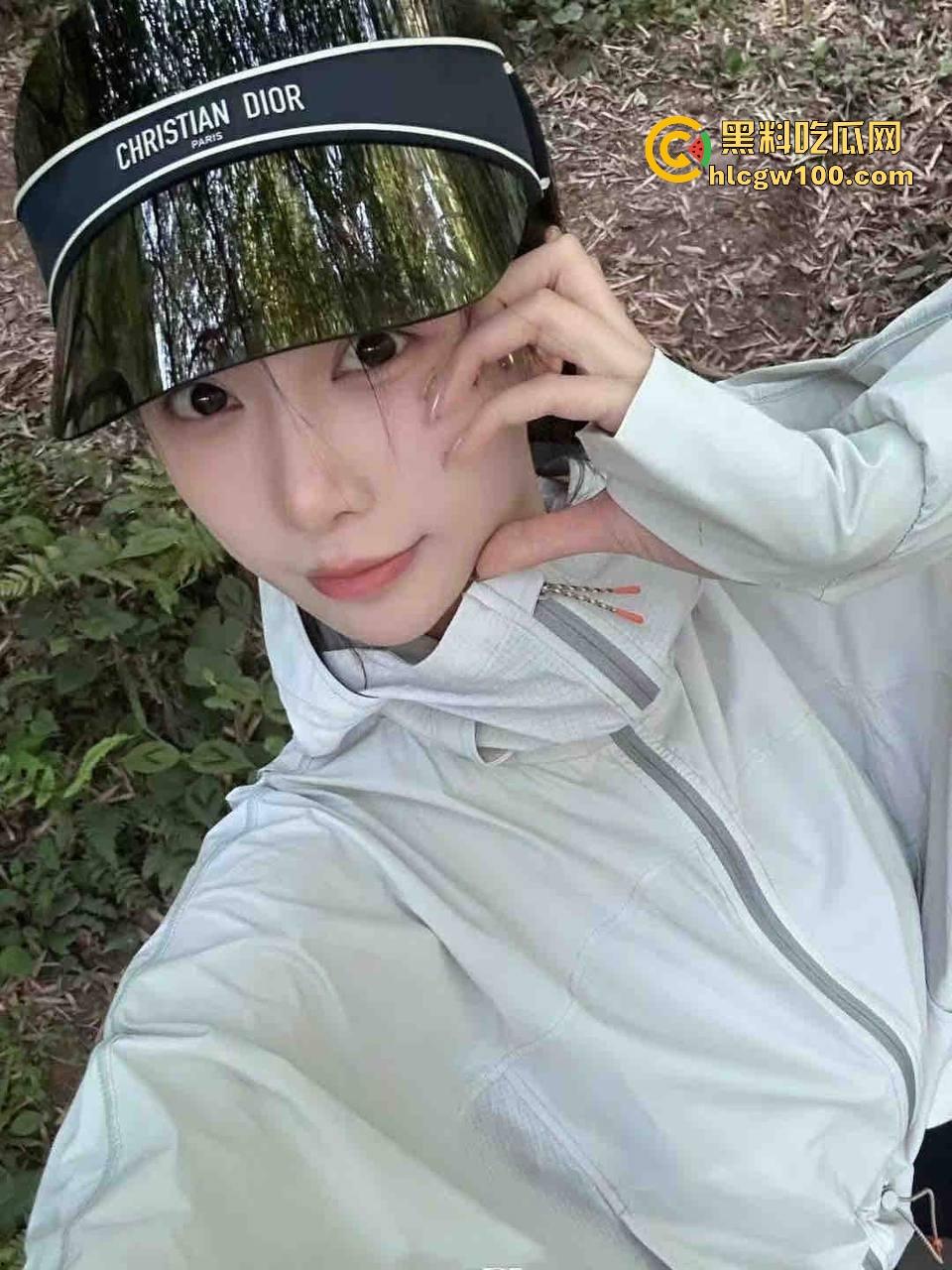 杭州舞蹈校花【王欣然】被两兄弟疯狂玩弄,肛塞尾巴买太大直接搞疼校花,妹子无奈喊换个小点的!-4