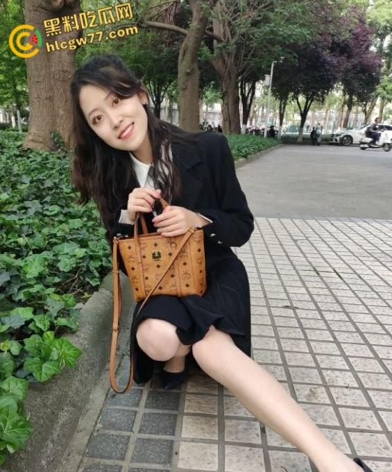 湖南涉外【沈婉婷】双面尤物,人前狠辣,男友前母狗,阳台对镜爆操浪叫不止!-2