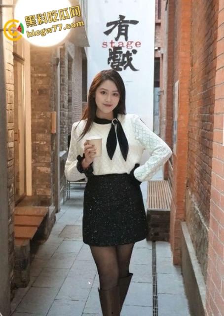 湖南涉外【沈婉婷】双面尤物,人前狠辣,男友前母狗,阳台对镜爆操浪叫不止!-4