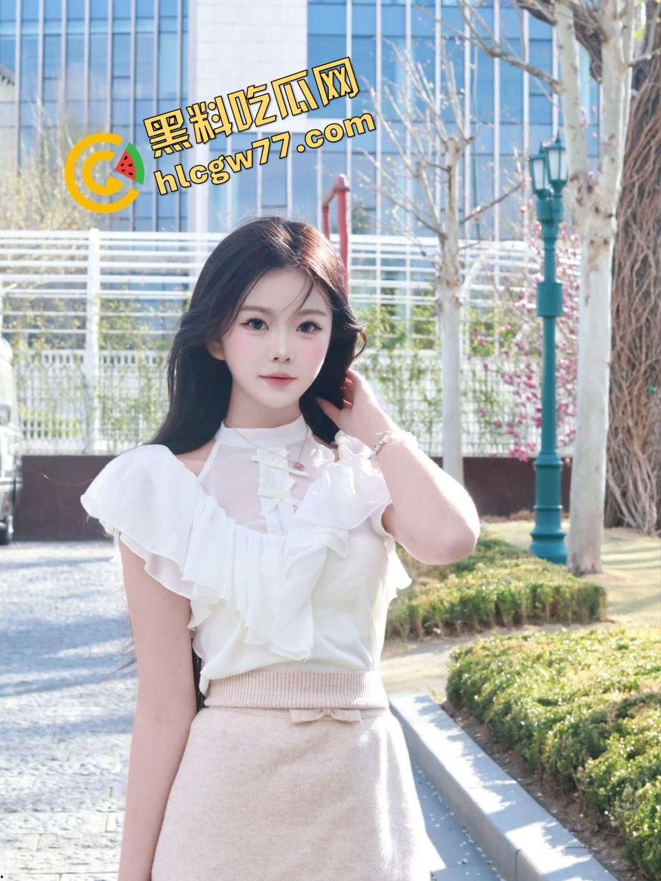 青岛职场【霞姐】清爽短发女领导露脸被操曝光,JK制服渔网骚穴湿到爆,男友小鸡巴根本操不爽!-4