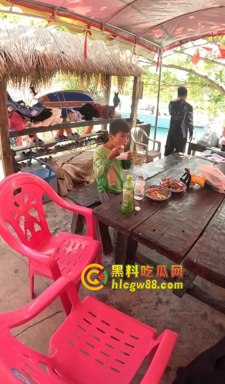 离谱!赤岭男孩出海钓鱿鱼睡着了,一觉漂到三亚?整整漂了一天一夜,简直海上版睡美人!-12