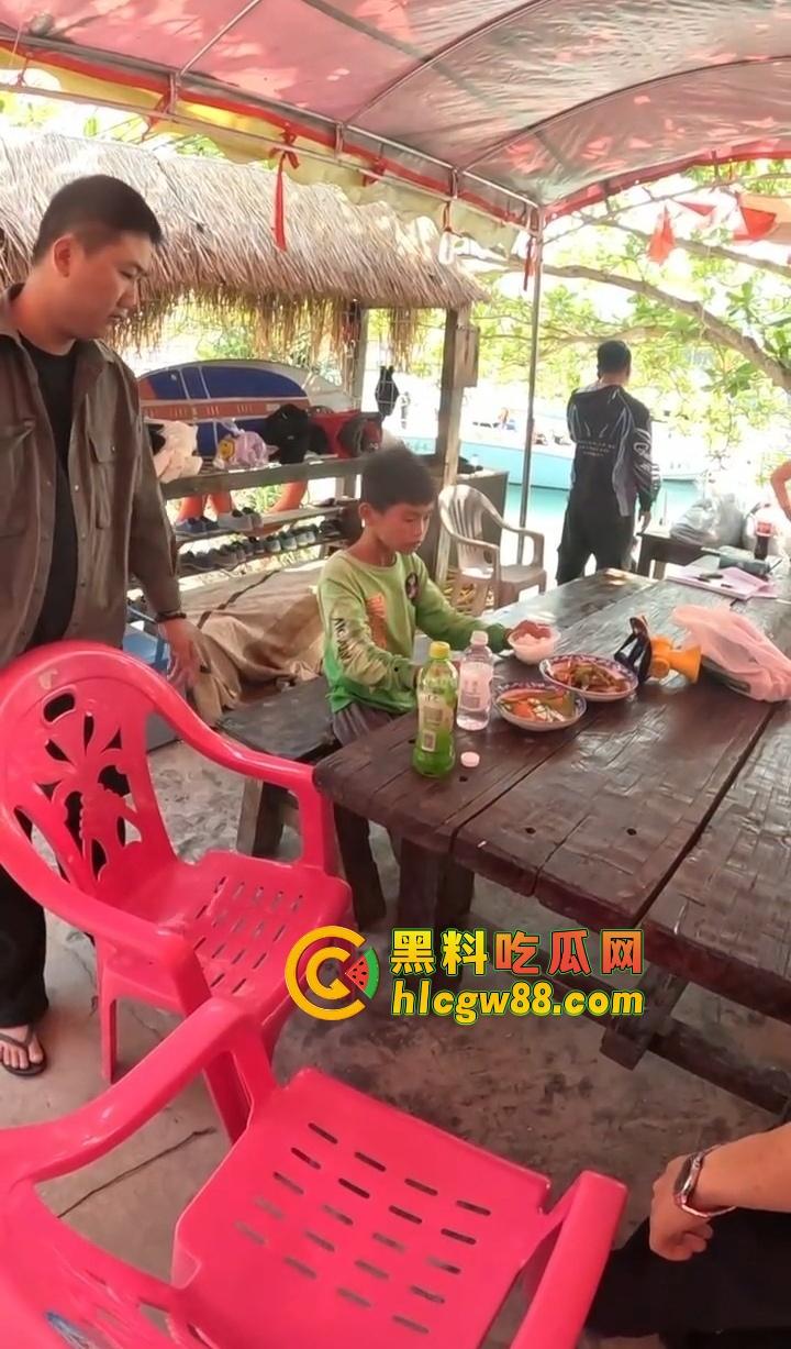 离谱!赤岭男孩出海钓鱿鱼睡着了,一觉漂到三亚?整整漂了一天一夜,简直海上版睡美人!-13