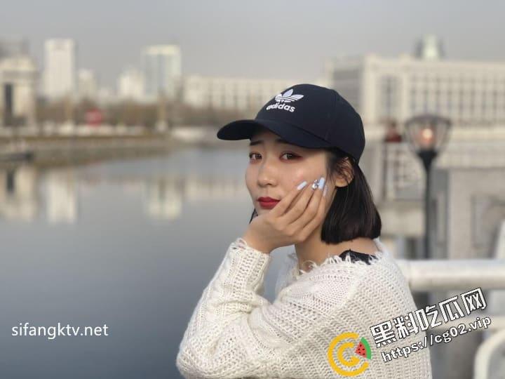 顶级反差婊曝光流出【苗芳】 邻家御姐风 高挑丰满得身材 气质极佳 海量骚鸡自拍照60P+14分钟性爱合集-46