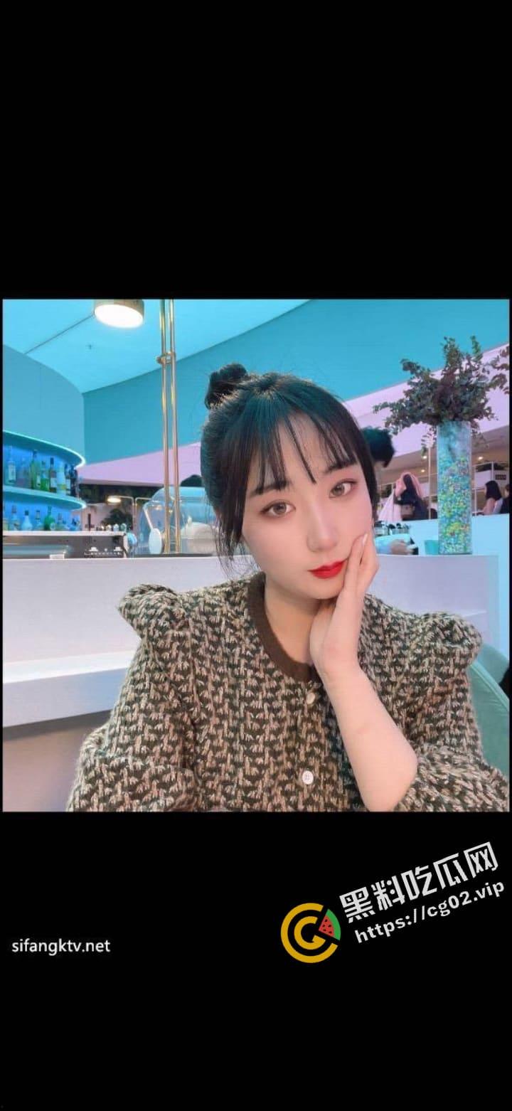 顶级反差婊曝光流出【苗芳】 邻家御姐风 高挑丰满得身材 气质极佳 海量骚鸡自拍照60P+14分钟性爱合集-53