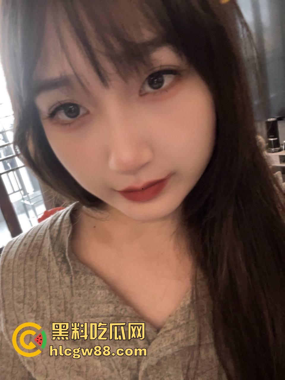 广东骚母狗【钱妮妮】两个娃的妈不守妇道,裸照发炮友视频被曝老公看到不离婚都不合适,约炮还得讲炮德啊!-3