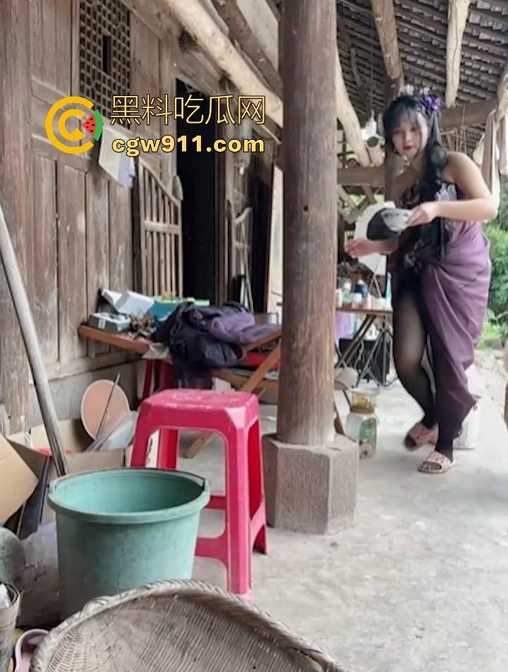 B站博主【野云志怪雪尽倾】自拍古装定制cos，黑丝美腿骚舞漏点诱惑福利，粉丝独享反差尤物！-2