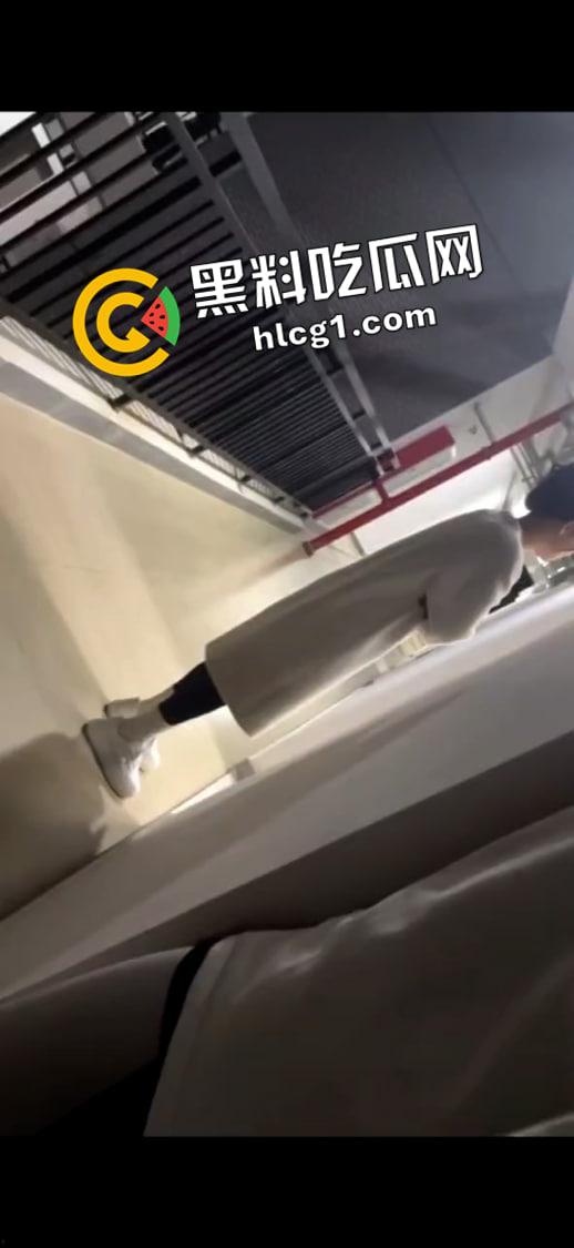 广州华商学院情侣男生宿舍打炮 被人举报辅导员当场捉奸 现场视频流出-2