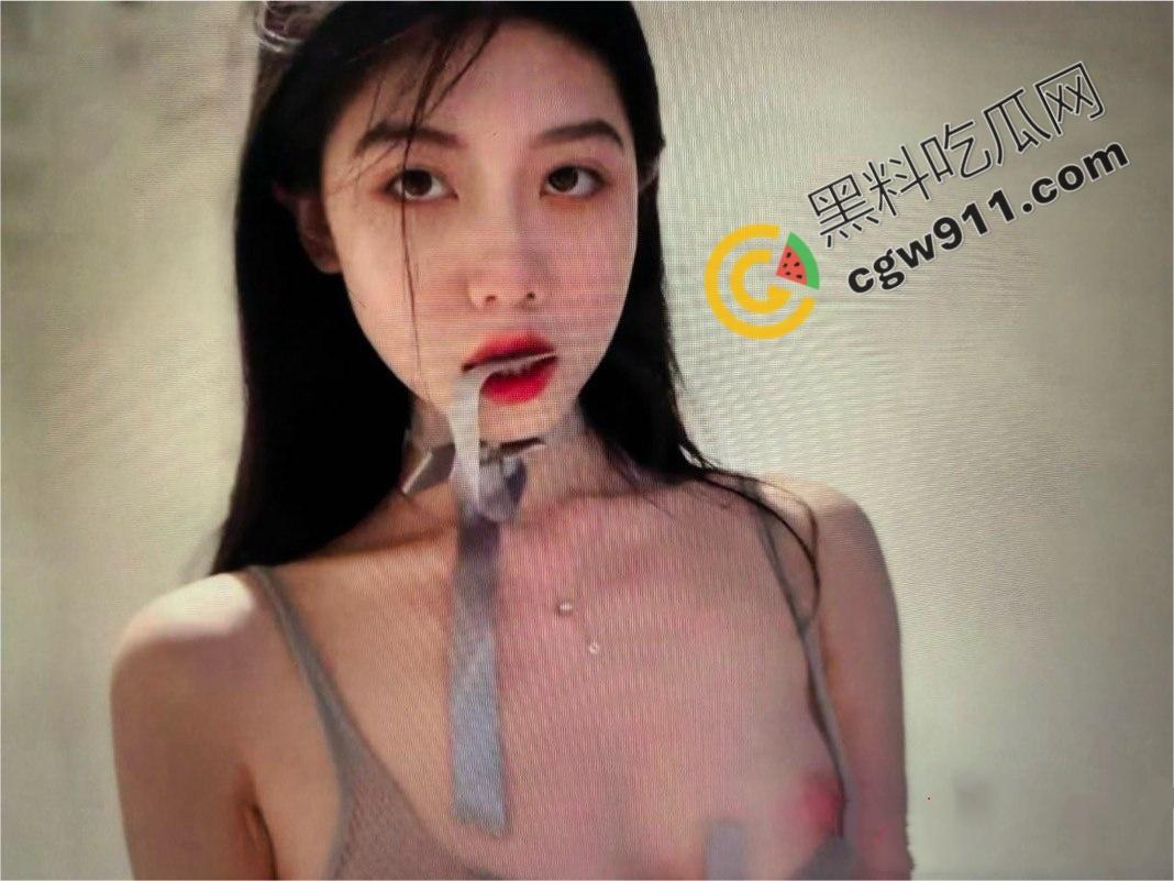 景德镇女神【刘晓丽】约炮激情流出!黑色情趣套装暴露完美身材,乳波臀浪妖娆至极!-2