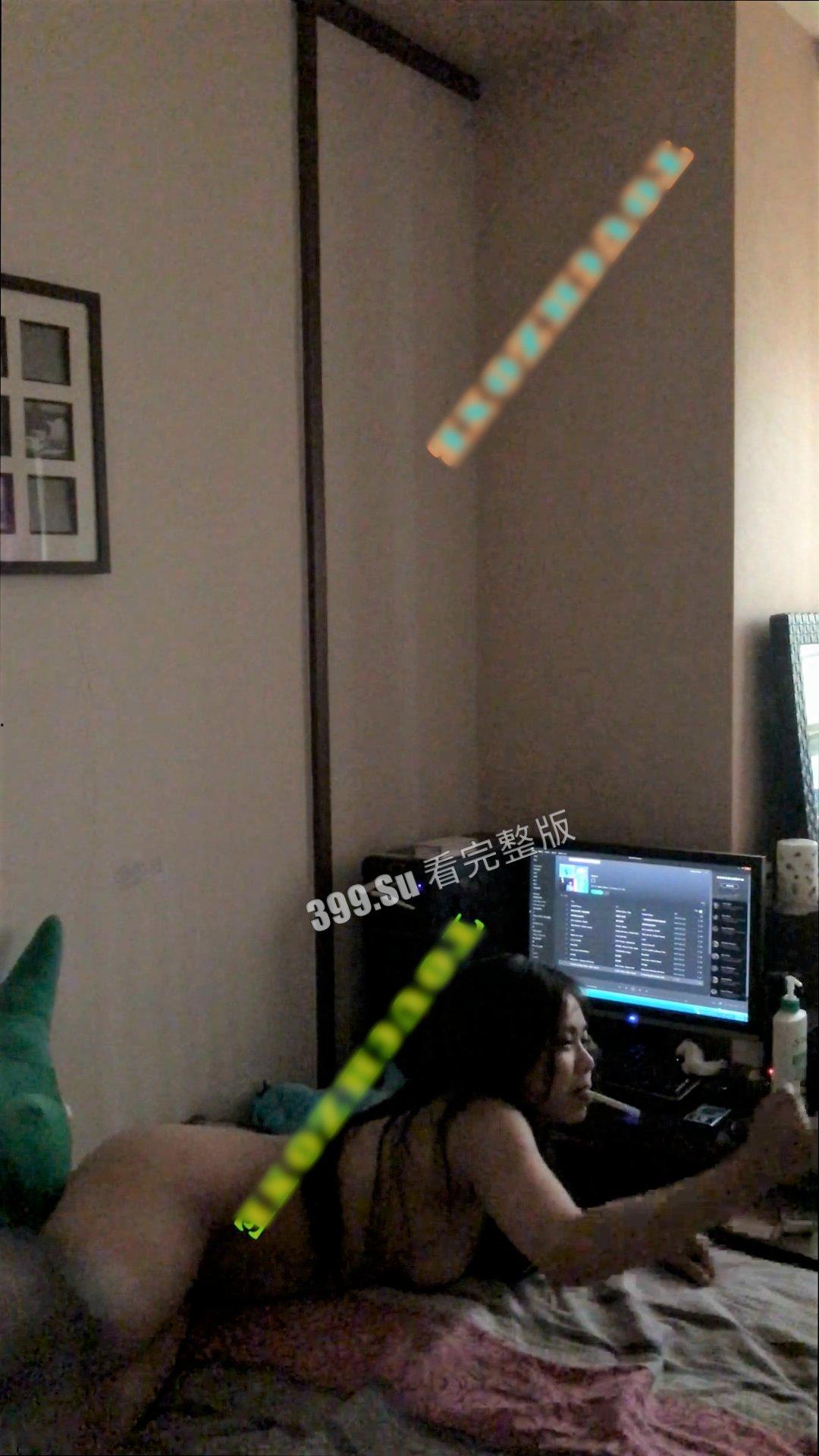 完美露脸酒吧驻唱火辣美眉与2位金主性爱大战 上下洞齐开屌完用手抠淫水哗哗的不停嗲叫说不要-6