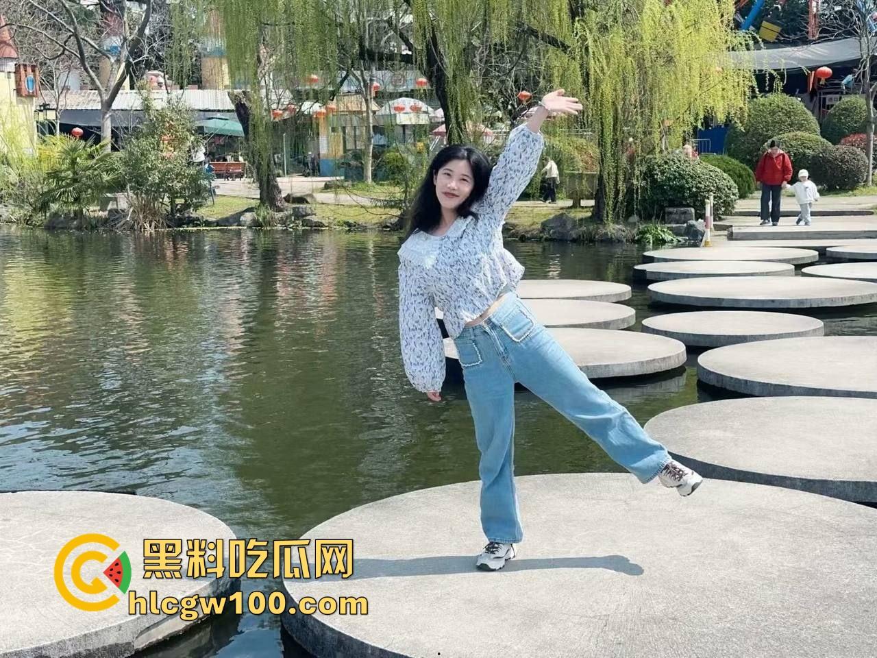 福州麻将馆骚少妇【戴楚琪】牌品烂成狗,一输就不回家,勾引老哥后直接被操到嗷嗷叫,这爱赌的裤带果然松!-6