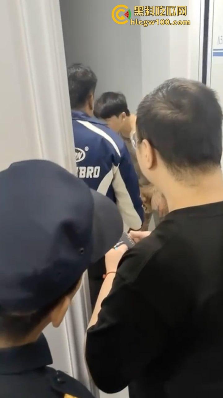 柬埔寨园区真实情况爆料!主管随意强奷女性 每天上演电棍烤肉惨叫连连-5