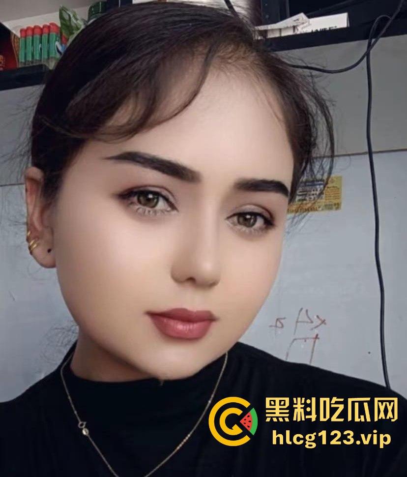 新疆少妇努尔古丽裸聊视频流出!美乳美鲍玩1V1骚到飞起,榜一大哥手速太快直接录屏!-4